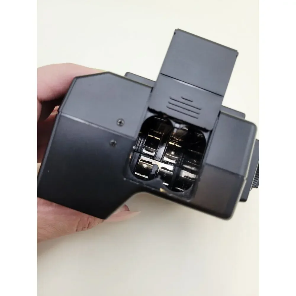 Vivitar 2600-D Auto Thyristor Hot Shoe Mount Camera Flash Vintage Black